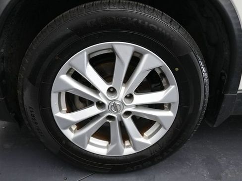 Used 2016 Nissan Rogue SV FWD image 26