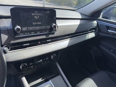 Used 2024 Mitsubishi Outlander ES FWD image 10