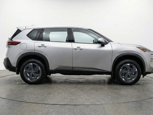 Used 2025 Nissan Rogue SV image 11