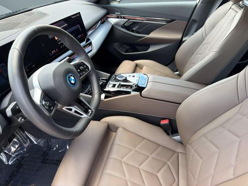 Used 2026 BMW i5 eDrive40 w/ M Sport Package AWD/4WD image 3
