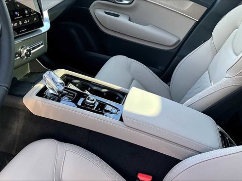New 2026 Volvo XC90 B6 Plus w/ Protection Package Premier image 10