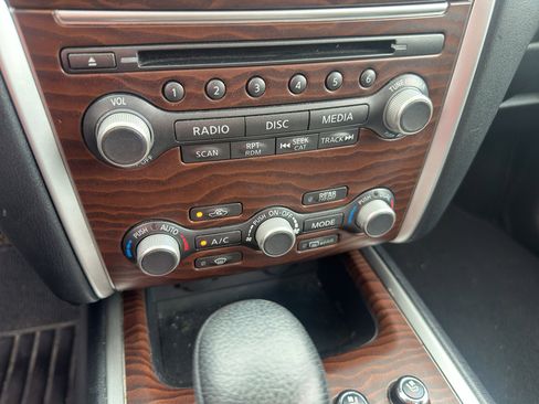 Used 2017 Nissan Pathfinder Platinum w/ Family Entertainment Package FWD image 29