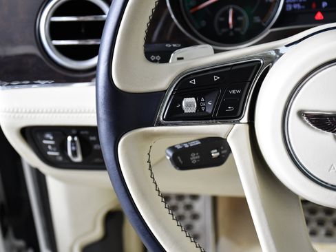 Used 2017 Bentley Bentayga image 11