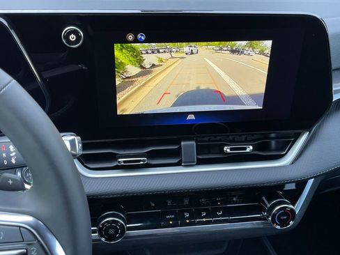 New 2026 Chevrolet Equinox LT FWD image 18