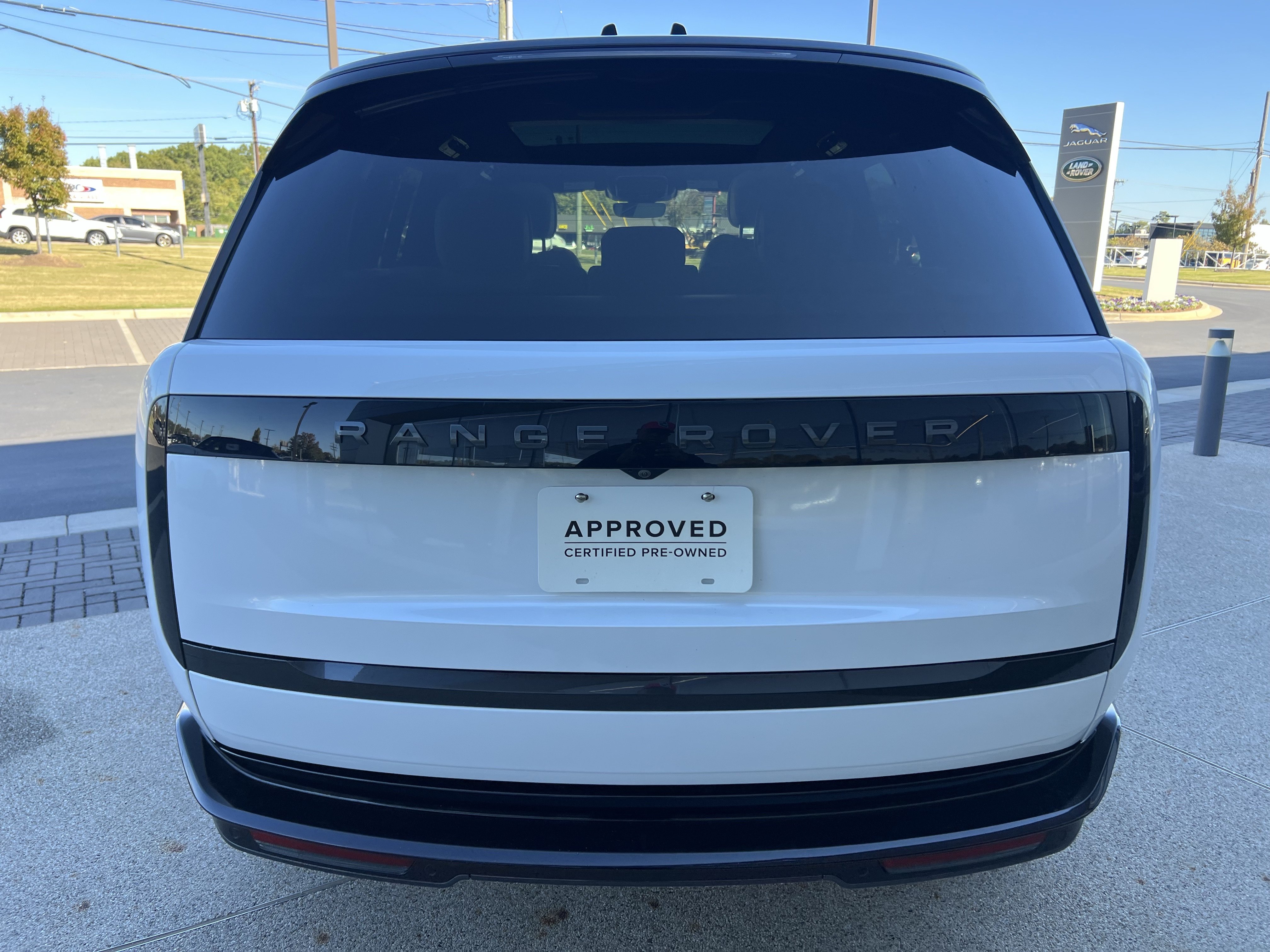Certified 2025 Land Rover Range Rover SE AWD/4WD image 6