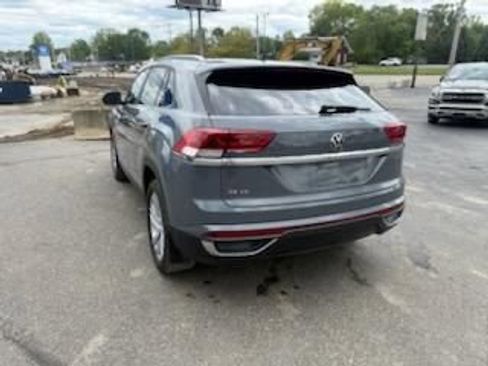 Used 2021 Volkswagen Atlas Cross Sport SE FWD image 4