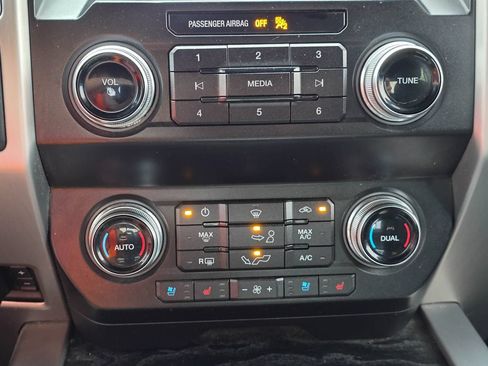 Used 2019 Ford F150 Platinum w/ Equipment Group 701A Luxury AWD/4WD image 20
