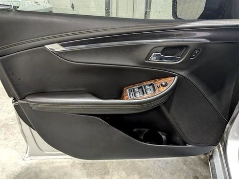 Used 2014 Chevrolet Impala LT w/ Convenience Package image 18