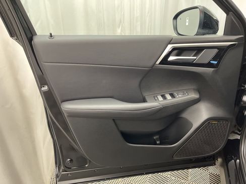 New 2025 Mitsubishi Outlander SE image 21