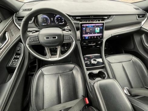 Used 2024 Jeep Grand Cherokee Limited AWD/4WD image 10