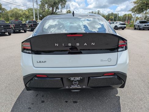 New 2026 Nissan Leaf SV+ w/ Floor Mat Package (SV+) FWD image 5