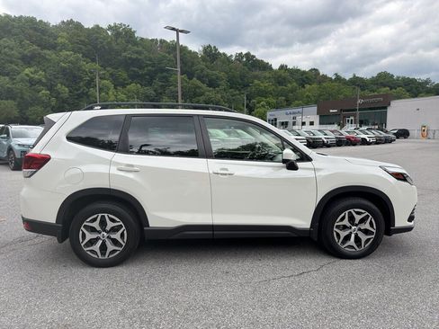 Used 2023 Subaru Forester Premium AWD/4WD image 8