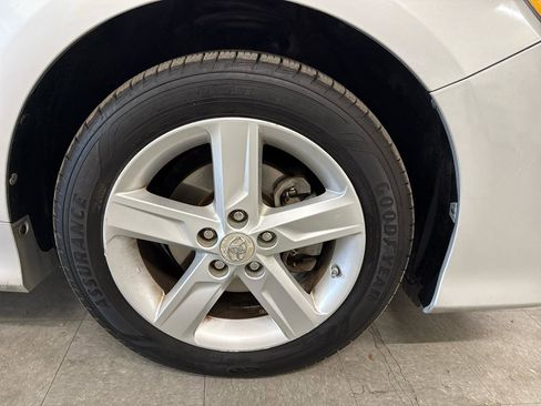 Used 2012 Toyota Camry SE w/ Leather Pkg FWD image 63