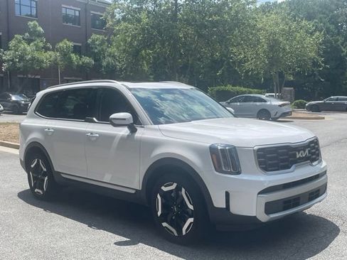Used 2024 Kia Telluride S w/ S Sunroof Package FWD image 3