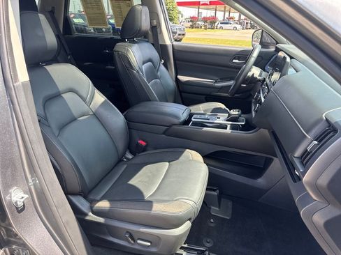 Used 2022 Nissan Pathfinder SL w/ SL Premium Package FWD image 10