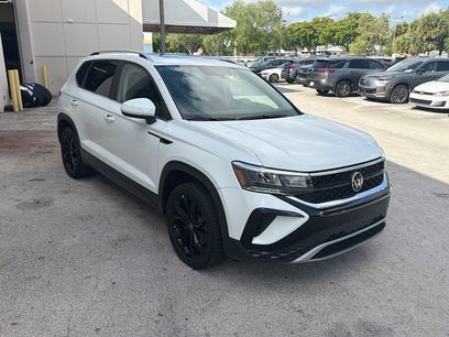 Used 2022 Volkswagen Taos SE w/ Panoramic Sunroof Package