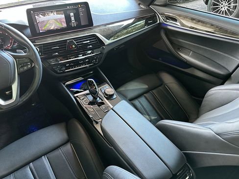 Used 2023 BMW 530i w/ Executive Package image 25