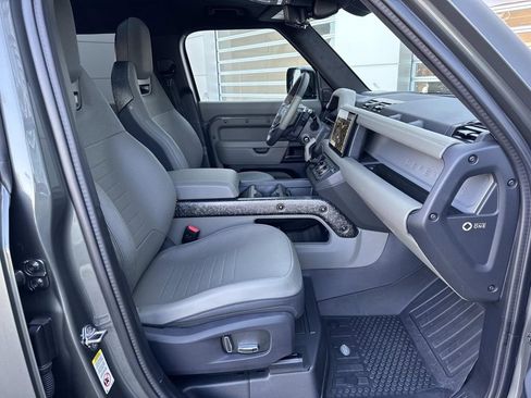 Used 2025 Land Rover Defender 110 AWD/4WD image 10