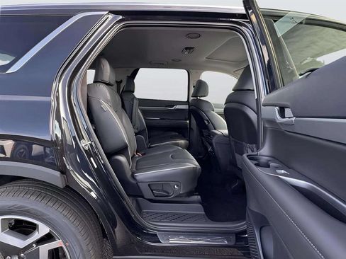 Used 2025 Hyundai Palisade SEL FWD image 9