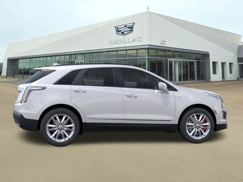 New 2026 Cadillac XT5 Sportv w/ LPO, Floor Liner Package AWD/4WD image 5