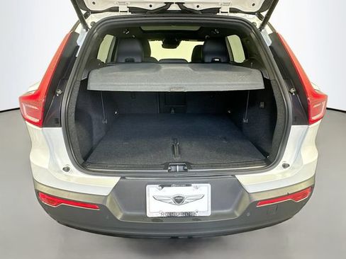 Used 2022 Volvo XC40 T5 R-Design AWD/4WD image 25