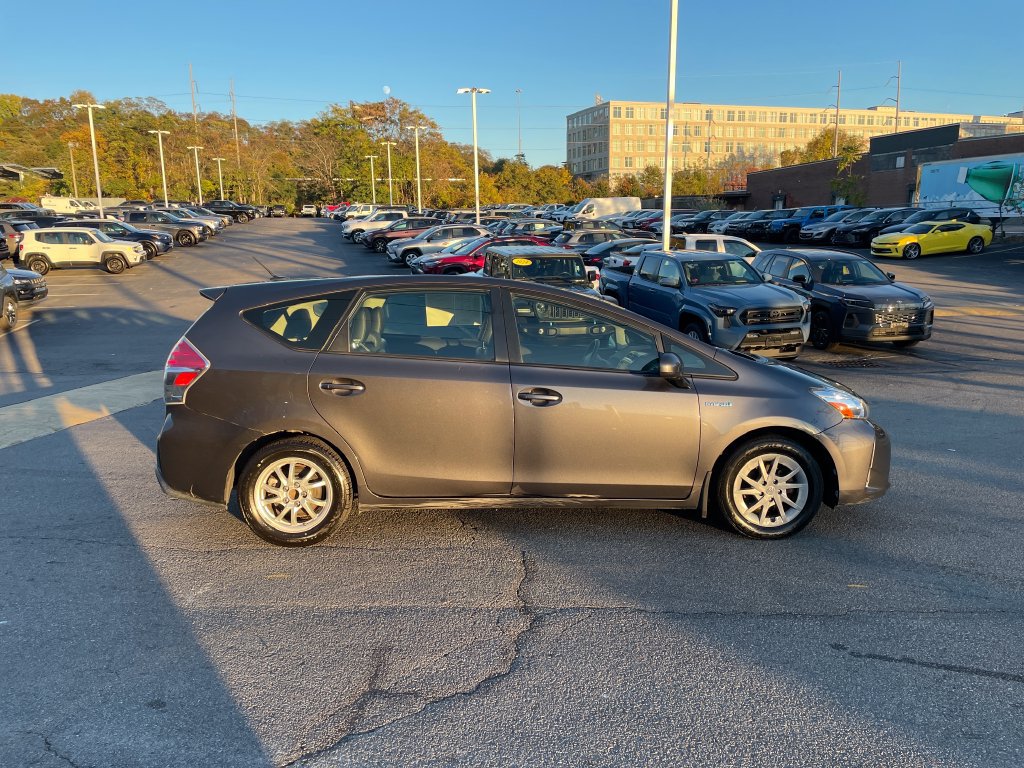 Used 2017 Toyota Prius V Four FWD image 7