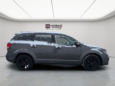 Used 2020 Dodge Journey SE w/ SE Popular Equipment Group image 9