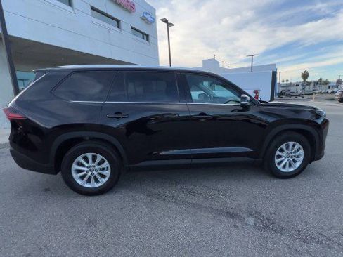 Used 2025 Toyota Grand Highlander XLE SUV image 9