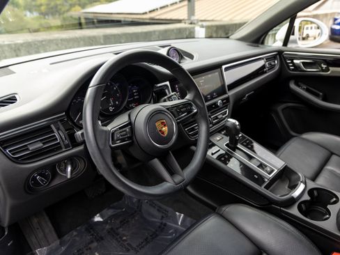 Certified 2023 Porsche Macan image 4