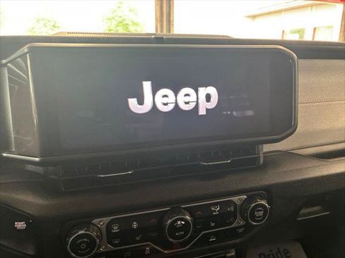 Certified 2024 Jeep Wrangler Unlimited AWD/4WD image 34