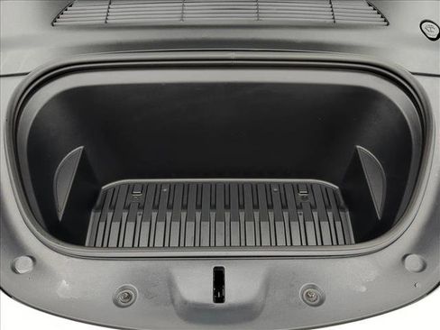 Used 2023 Tesla Model Y Performance image 22