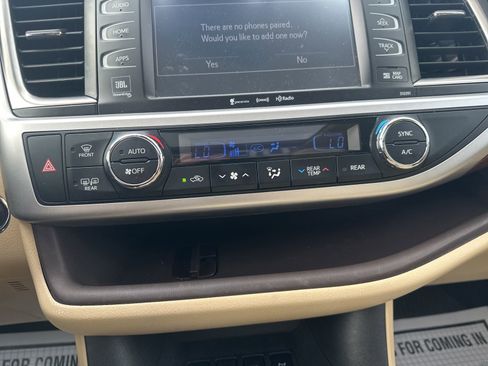 Used 2019 Toyota Highlander Limited Platinum AWD/4WD image 69