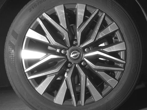 Used 2025 Nissan Altima 2.5 SV FWD image 13