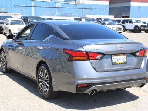 Used 2024 Nissan Altima 2.5 SV w/ SV Premium Package FWD image 3