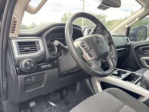 Used 2021 Nissan Titan SV w/ SV Convenience Package RWD image 25