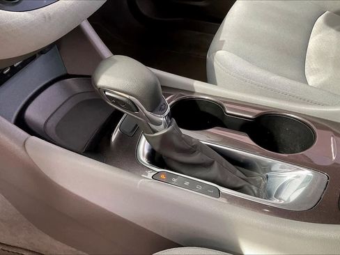 Used 2021 Chevrolet Malibu LS FWD image 16