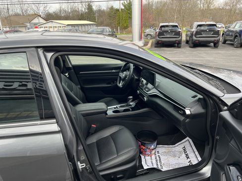 Used 2023 Nissan Altima 2.5 SR w/ SR Premium Package AWD/4WD image 12