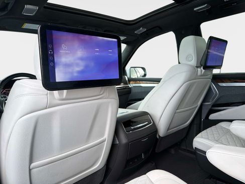 Used 2026 Cadillac Escalade Platinum Sport w/ LPO, ONYX Package AWD/4WD image 34