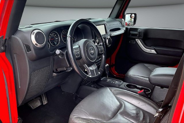 Used 2015 Jeep Wrangler Unlimited Sahara w/ Connectivity Group AWD/4WD image 16