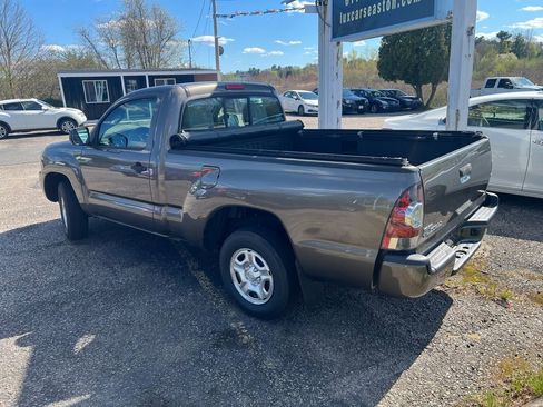 Used 2011 Toyota Tacoma 2WD Regular Cab image 2