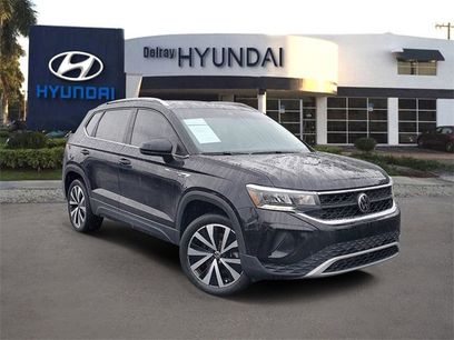 Used 2023 Volkswagen Taos SE w/ Panoramic Sunroof Package