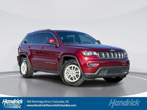 Used 2020 Jeep Grand Cherokee Laredo image 1