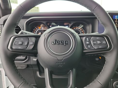 Used 2026 Jeep Wrangler Unlimited Rubicon AWD/4WD image 12