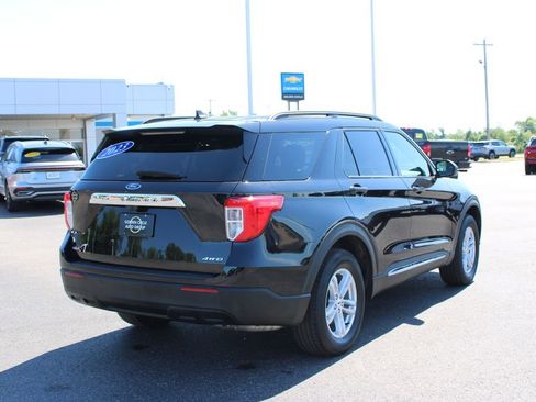 Used 2023 Ford Explorer XLT AWD/4WD image 9
