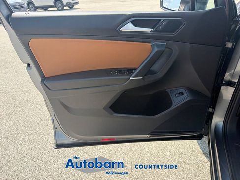Used 2018 Volkswagen Tiguan SEL AWD/4WD image 9