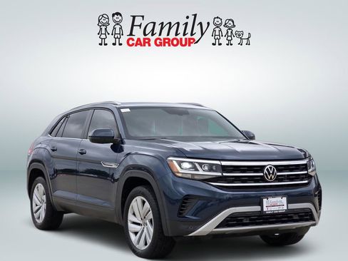Used 2023 Volkswagen Atlas Cross Sport SE w/ Panoramic Sunroof Package FWD image 2