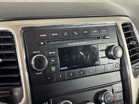 Used 2012 Jeep Grand Cherokee Laredo image 18