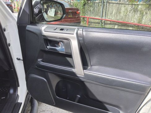 Used 2022 Toyota 4Runner SR5 Premium w/ Moonroof Package RWD image 28
