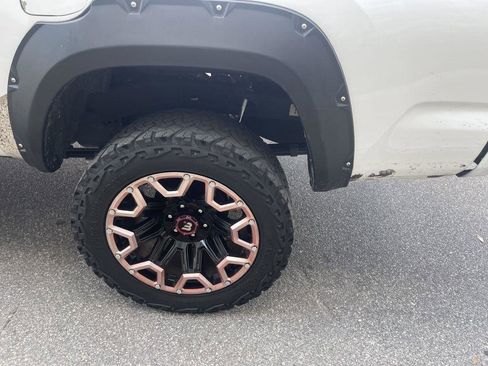 Used 2016 Toyota Tacoma SR image 18