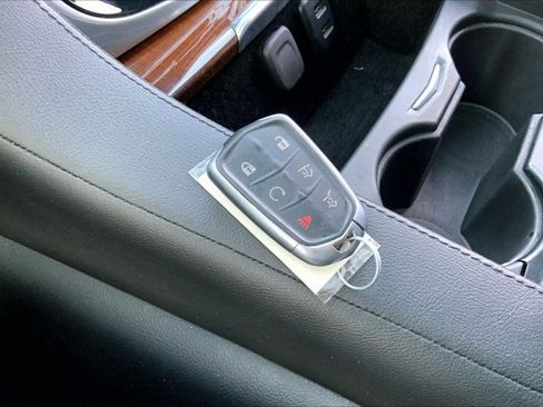 Used 2020 Cadillac Escalade Premium Luxury image 10